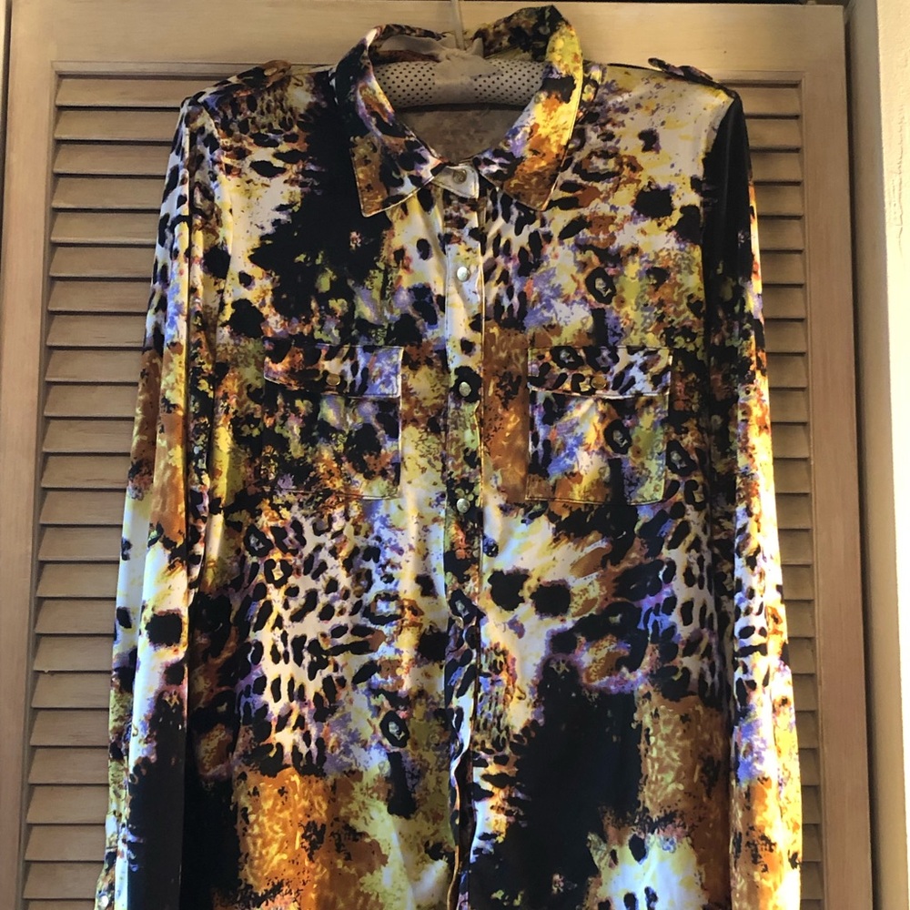 BCBG animal print button down with stretch